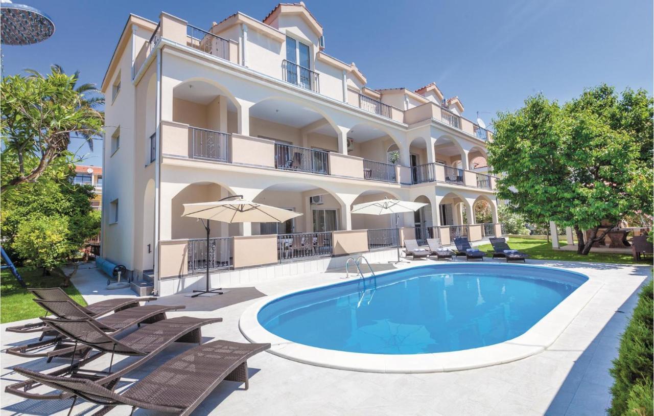 Lovely Apartment In Kastel Stafilic With Jacuzzi คาชเตลา ภายนอก รูปภาพ
