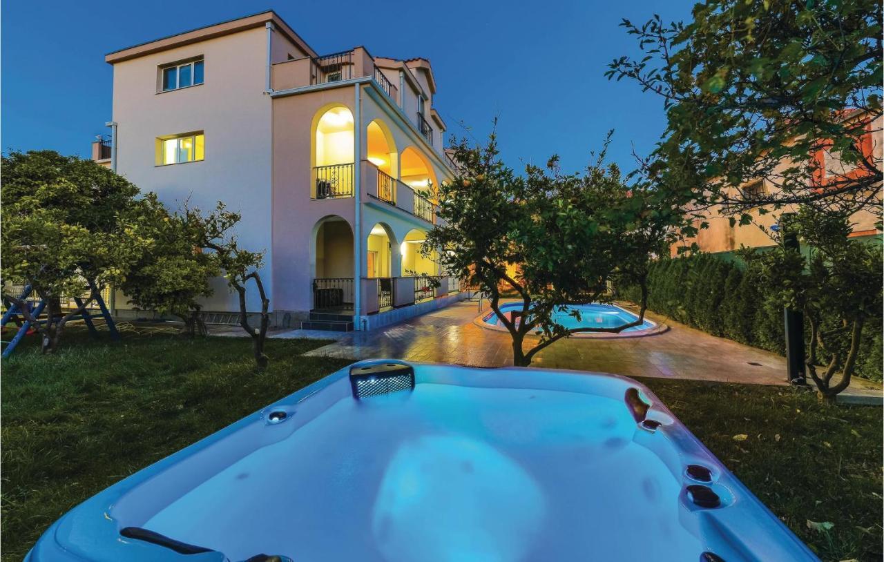 Lovely Apartment In Kastel Stafilic With Jacuzzi คาชเตลา ภายนอก รูปภาพ