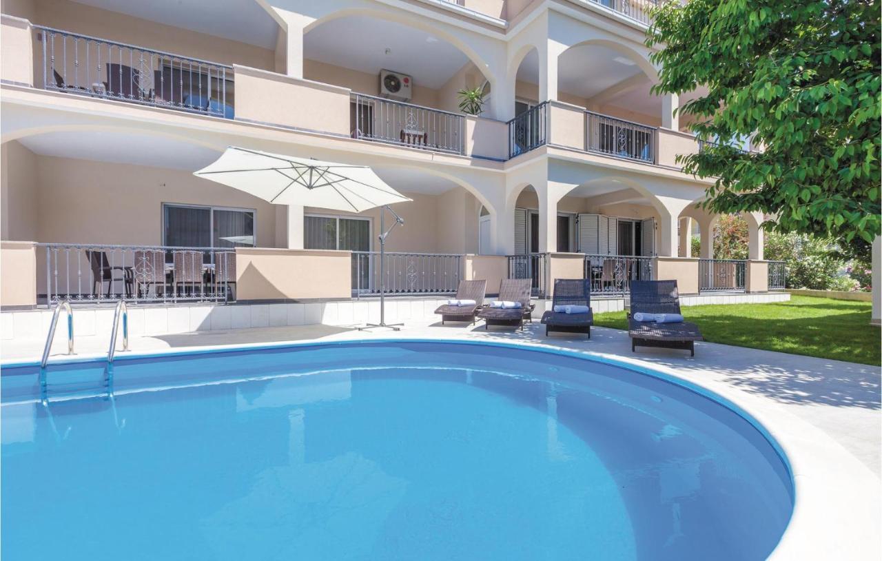 Lovely Apartment In Kastel Stafilic With Jacuzzi คาชเตลา ภายนอก รูปภาพ