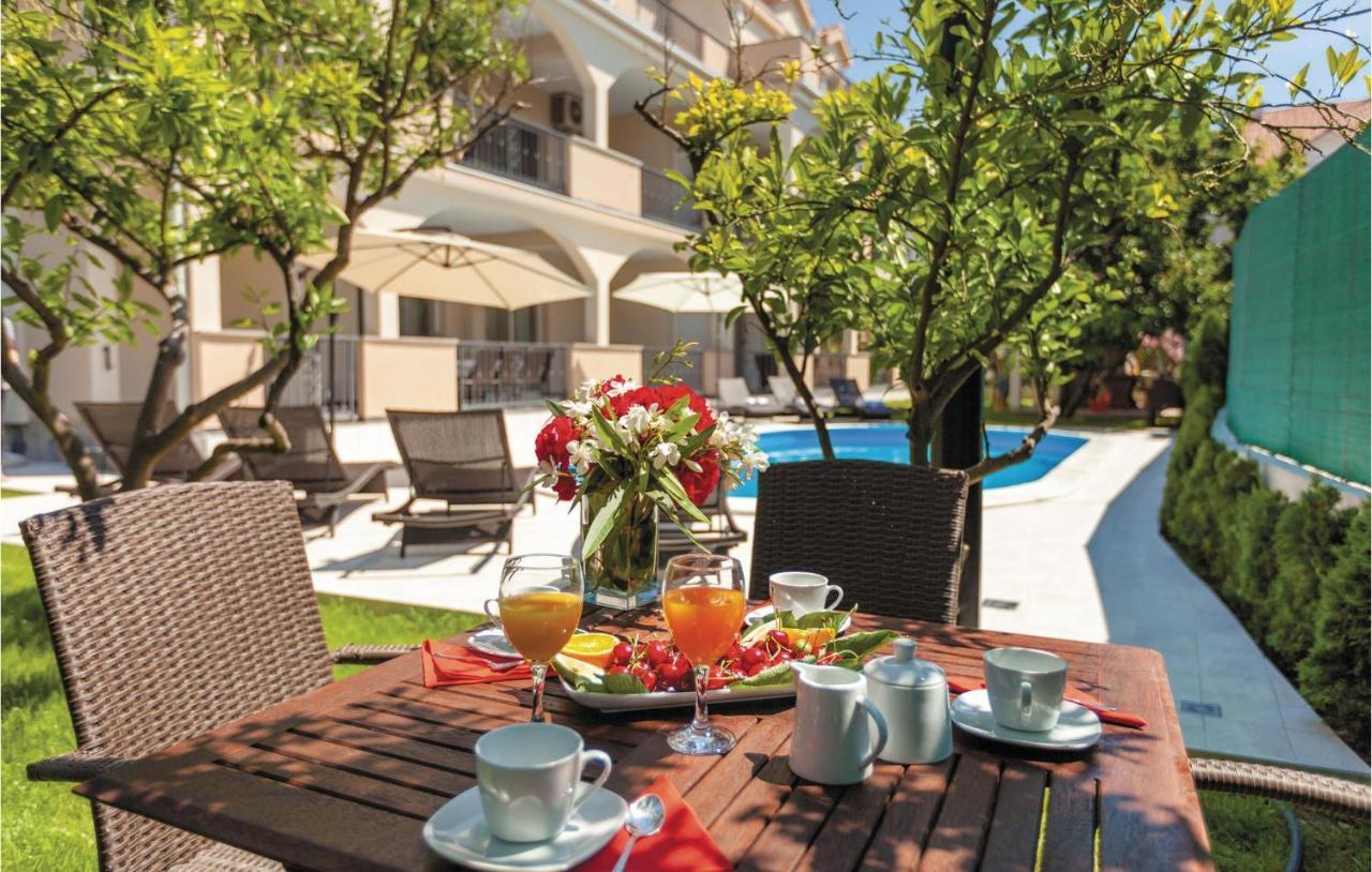 Lovely Apartment In Kastel Stafilic With Jacuzzi คาชเตลา ภายนอก รูปภาพ