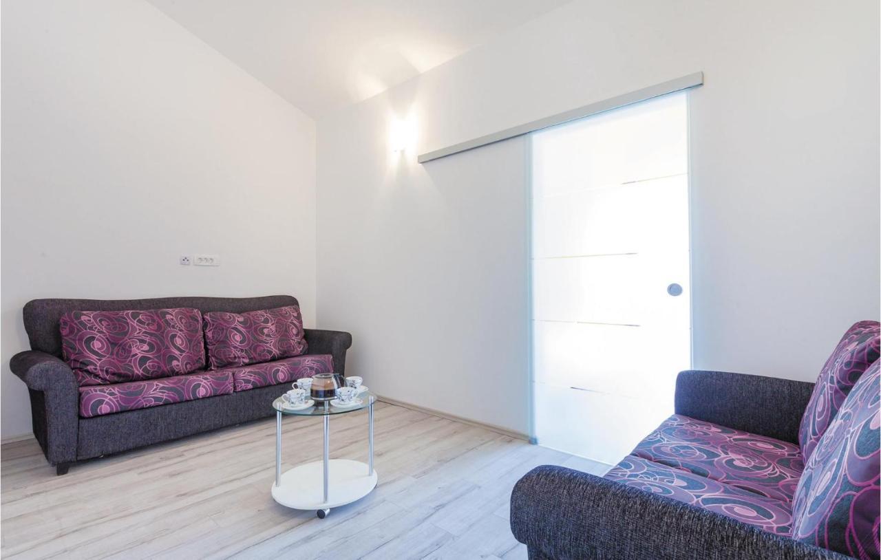 Lovely Apartment In Kastel Stafilic With Jacuzzi คาชเตลา ภายนอก รูปภาพ