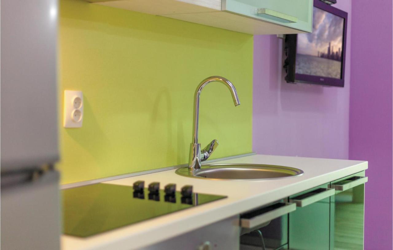 Lovely Apartment In Kastel Stafilic With Jacuzzi คาชเตลา ภายนอก รูปภาพ