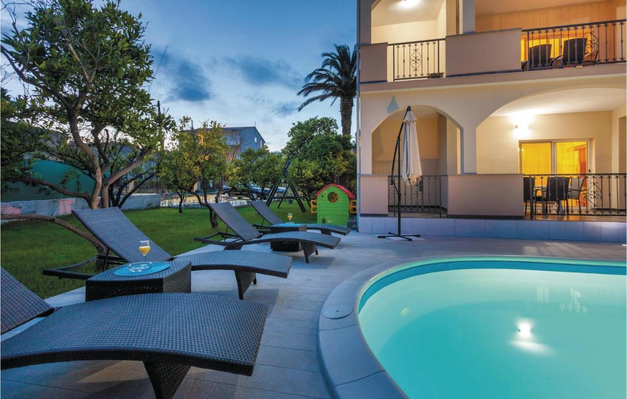 Lovely Apartment In Kastel Stafilic With Jacuzzi คาชเตลา ภายนอก รูปภาพ