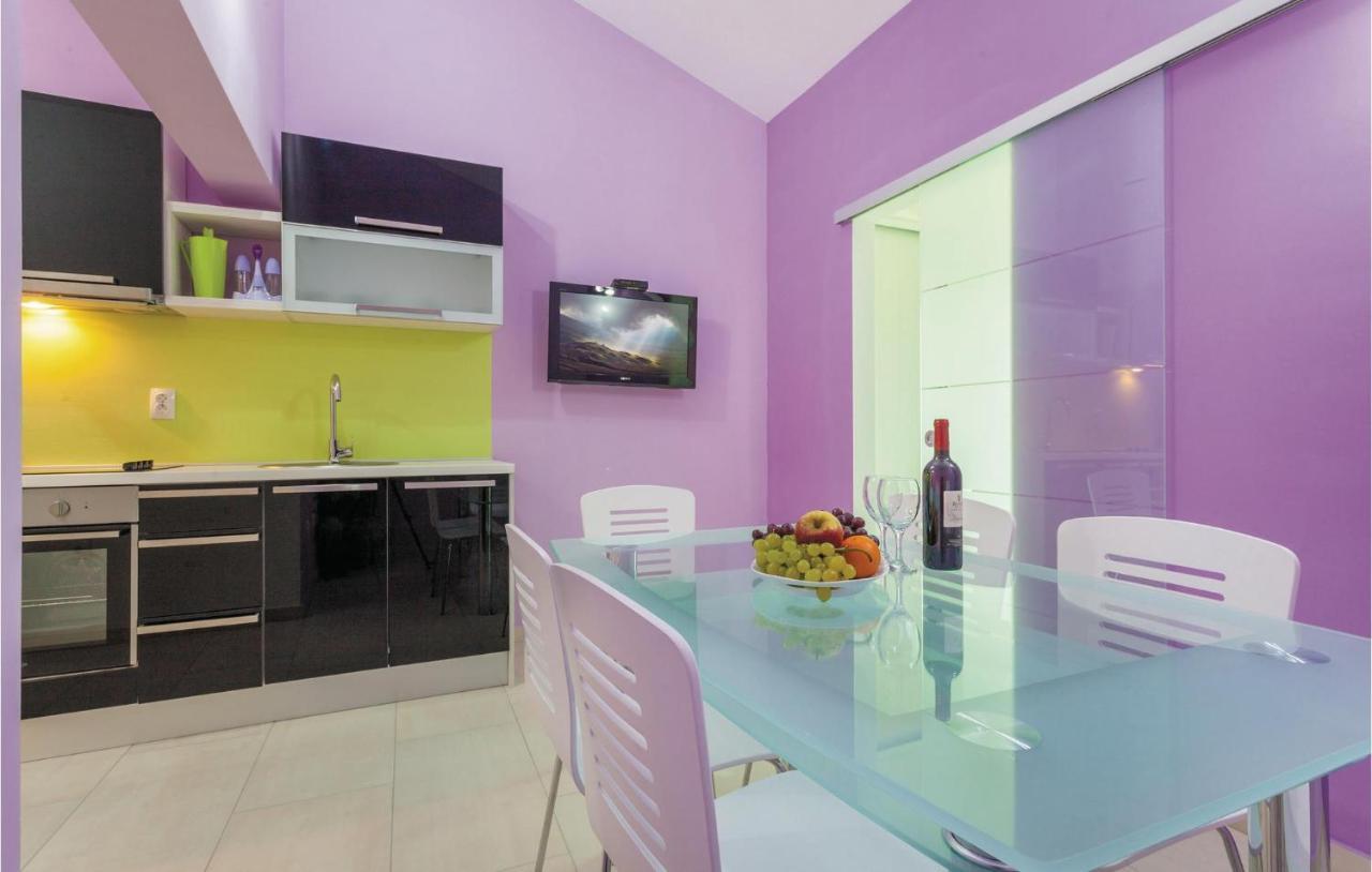 Lovely Apartment In Kastel Stafilic With Jacuzzi คาชเตลา ภายนอก รูปภาพ