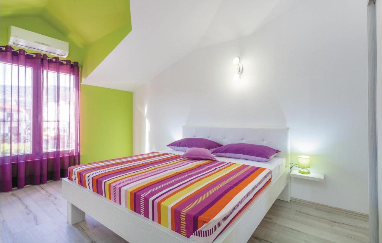 Lovely Apartment In Kastel Stafilic With Jacuzzi คาชเตลา ภายนอก รูปภาพ