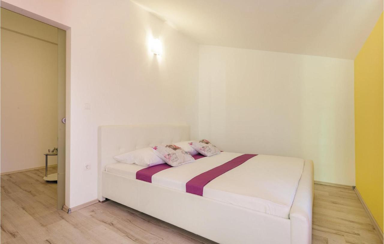 Lovely Apartment In Kastel Stafilic With Jacuzzi คาชเตลา ภายนอก รูปภาพ