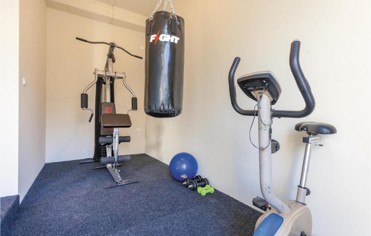 Lovely Apartment In Kastel Stafilic With Jacuzzi คาชเตลา ภายนอก รูปภาพ
