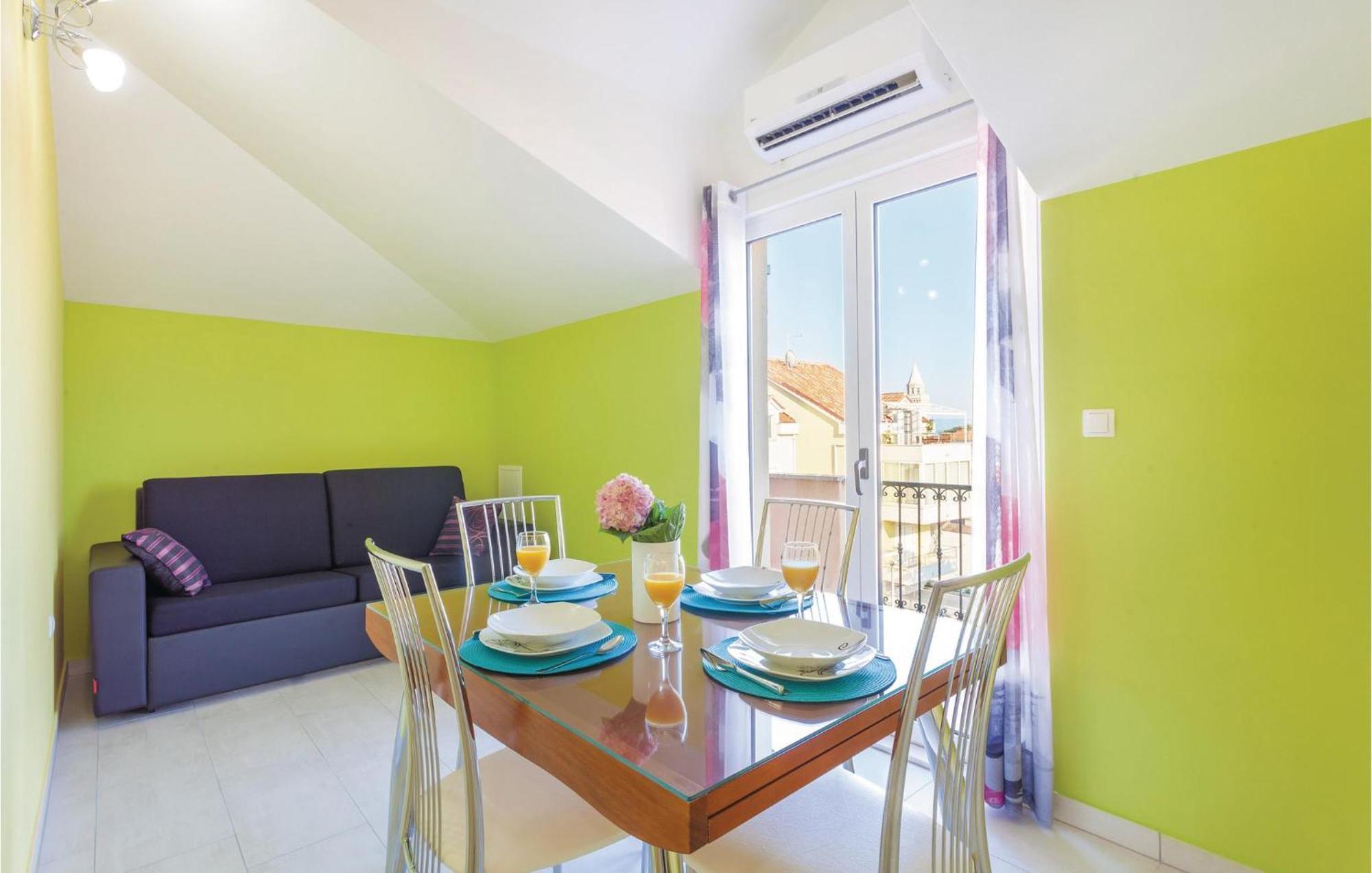 Lovely Apartment In Kastel Stafilic With Jacuzzi คาชเตลา ภายนอก รูปภาพ